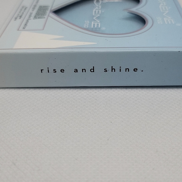 🌴 The Creme Shop Aurora Powder Highlighter Moonshine Blue - Picture 4 of 9